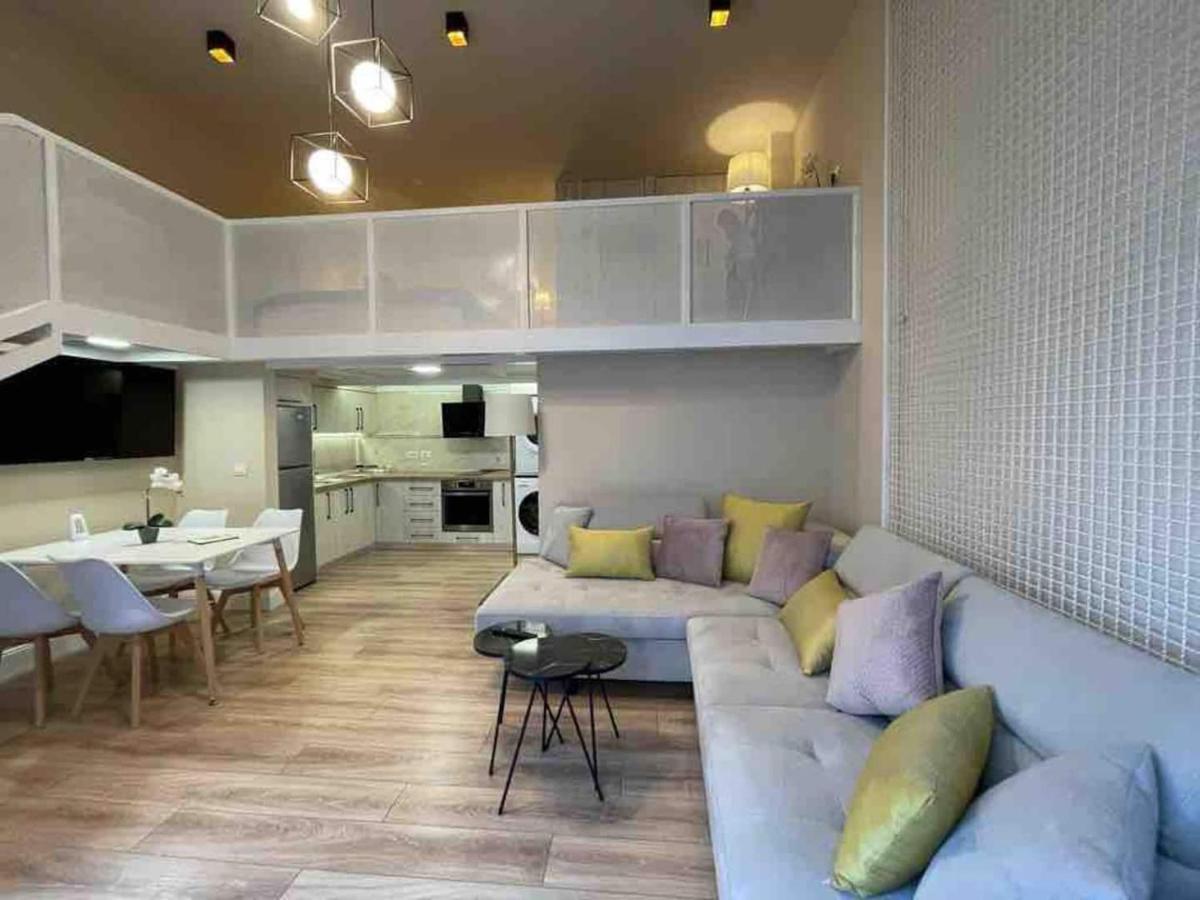 Lovely Apartment In Pogradec City With A Lake View エクステリア 写真