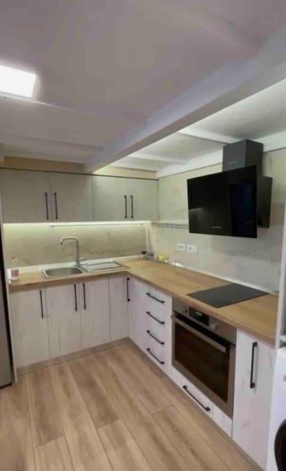 Lovely Apartment In Pogradec City With A Lake View エクステリア 写真