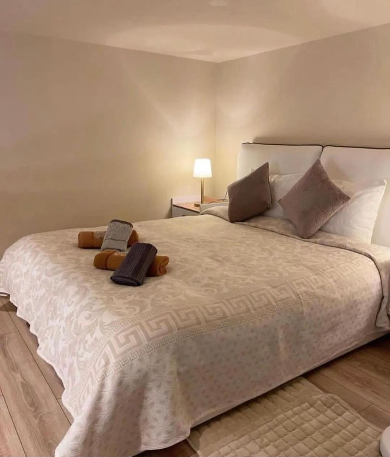 Lovely Apartment In Pogradec City With A Lake View エクステリア 写真